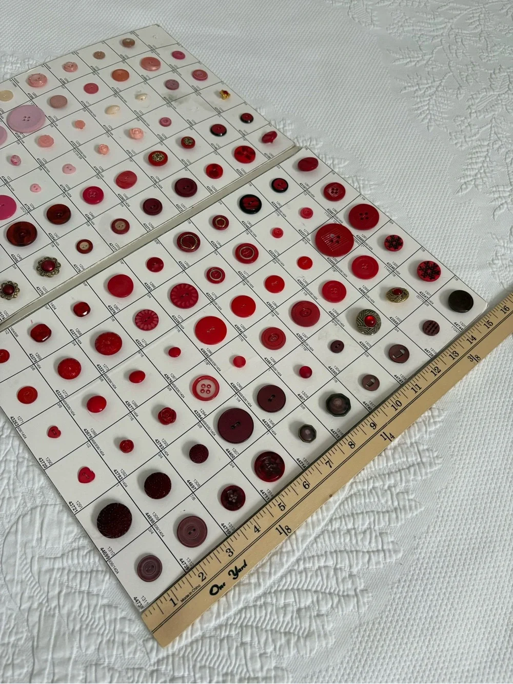 Vintage button collection salesman sample card red pink 118 different buttons
